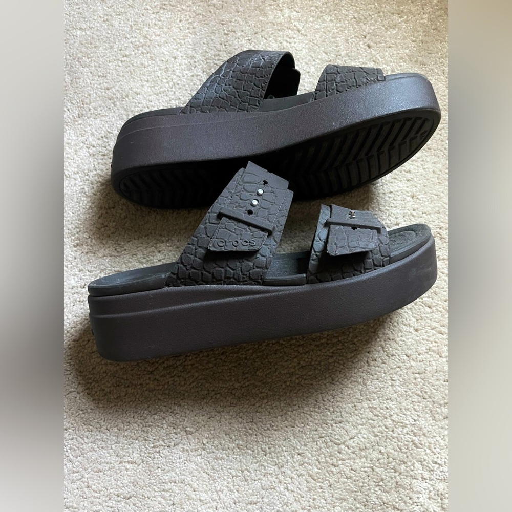 Crocs Brooklyn Buckle Platform Sandle size 10 Espresso